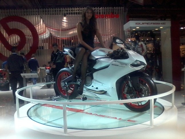 Η νέα Ducati 899 Panigale