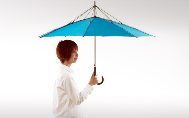 Καινοτόμα ομπρέλα που δεν «λυγίζει» ποτέ