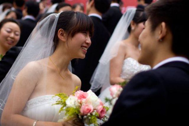 Τριάντα δύο ζευγάρια Κινέζων παντρεύονται στην Κρήτη