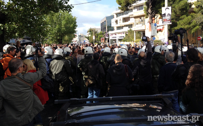 Ένταση έξω από την ΕΡΤ στην Αγία Παρασκευή