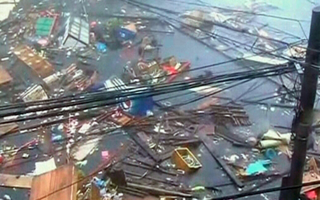 Υπερ- τυφώνας σαρώνει τις Φιλιππίνες