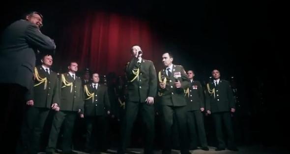 Η χορωδία της ρώσικης αστυνομίας τραγουδά «Get Lucky»