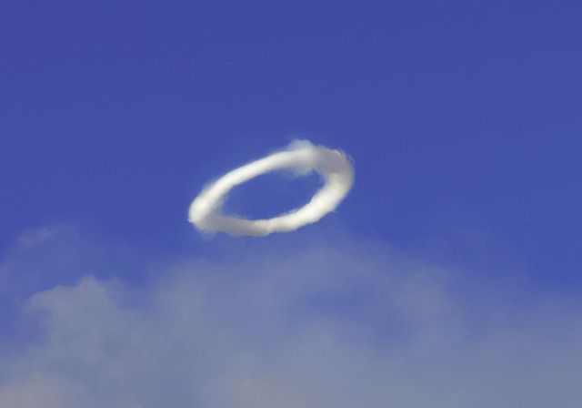 Η Αίτνα σχηματίζει δαχτυλίδια καπνού στον ουρανό!