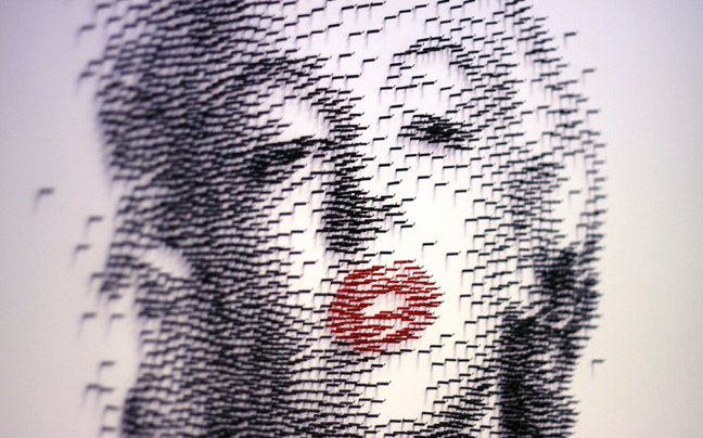 Ο «ζωγράφος» με το σφυρί και τα καρφιά!