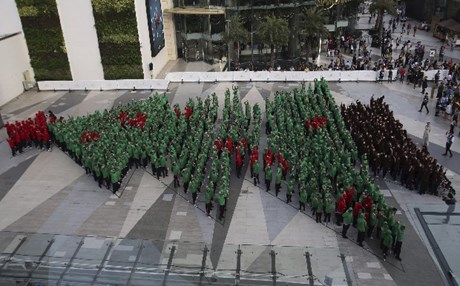 Το μεγαλύτερο ανθρώπινο χριστουγεννιάτικο δέντρο