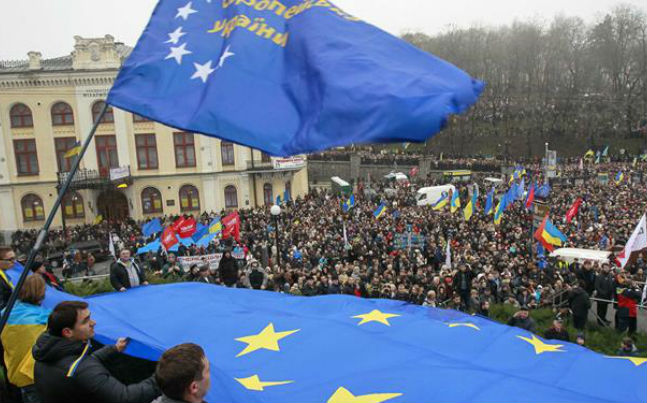 Περισσότεροι από 100 χιλ. Ουκρανοί διαδήλωσαν υπέρ της ΕΕ στο Κίεβο