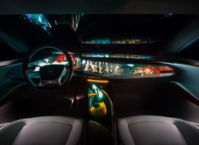 Οθόνη προβολής το ταμπλό στο Opel Monza Concept