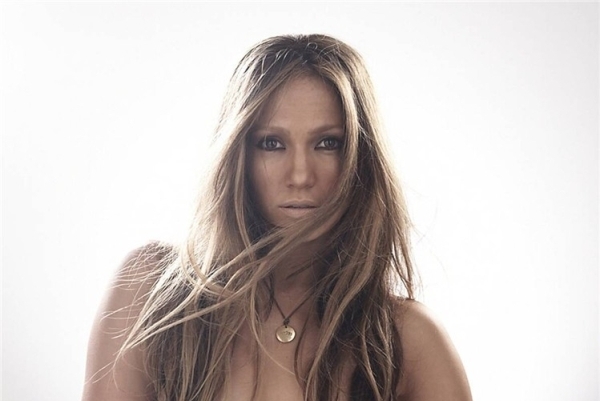 Στη δημοσιότητα topless πόζες της Jennifer Lopez