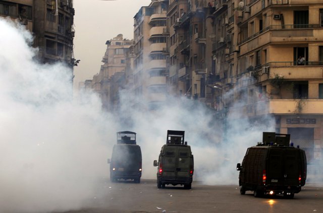 Νεκρός φοιτητής από πυρά αστυνομικού στο Κάιρο
