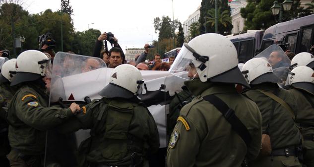 Ένταση και χρήση χημικών στο υπ. Διοικητικής Μεταρρύθμισης