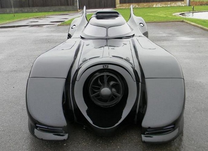 Λειτουργικό Batmobile με φλογοβόλο