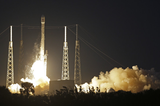 Η SpaceX εκτόξευσε τον πρώτο της τηλεπικοινωνιακό δορυφόρο