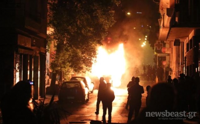 Επτά συλλήψεις και 136 προσαγωγές στα απογευματινά επεισόδια