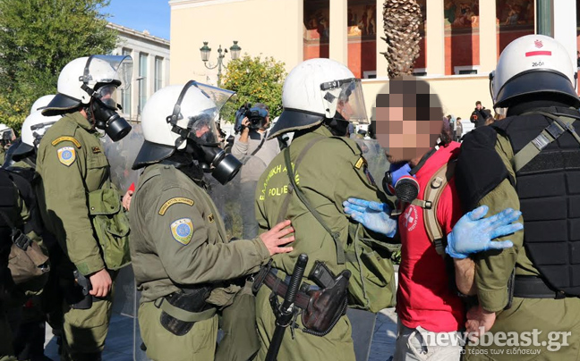 Πενήντα πέντε προσαγωγές και δέκα συλλήψεις για τα μεσημεριανά επεισόδια