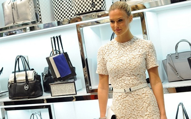 Μαγνητίζει τα βλέμματα η Bar Rafaeli