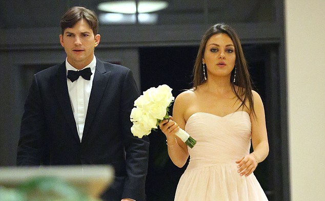 Mila Kunis και Ashton Kutcher σε πόζα που εξαπατά…