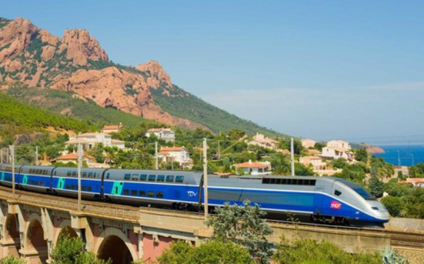 Τρένο συνδέει απευθείας το Παρίσι με τη Βαρκελώνη