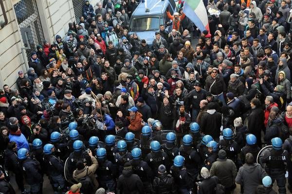 Συνεχίζεται η διαμαρτυρία των οδηγών φορτηγών στην Ιταλία