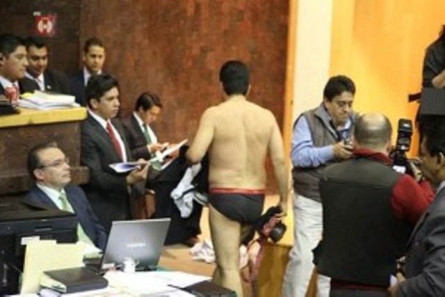 «Στριπτίζ» μέσα στο κογκρέσο έκανε μεξικανός βουλευτής