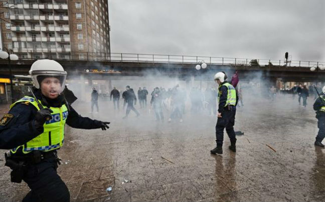 Τρεις τραυματίες σε επίθεση ακροδεξιών σε αντιρατσιστική διαδήλωση στη Σουηδία