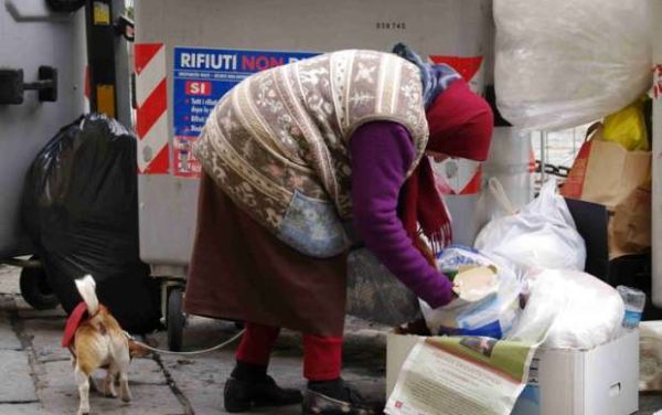 Ένας στους τέσσερις Ιταλούς κινδυνεύει με φτώχεια