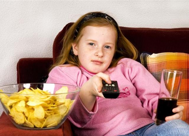Η τηλεόραση στο υπνοδωμάτιο σχετίζεται με παιδική παχυσαρκία