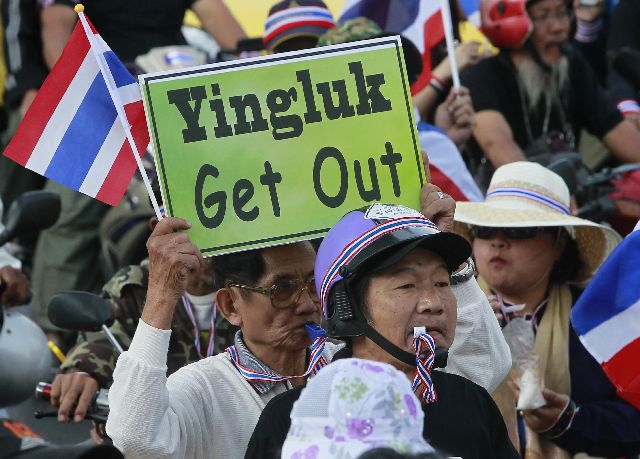 Στους δρόμους της Μπανγκόκ χιλιάδες διαδηλωτές