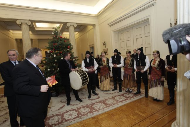 Υπό ποντιακούς ήχους τα κάλαντα στον Ε. Βενιζέλο