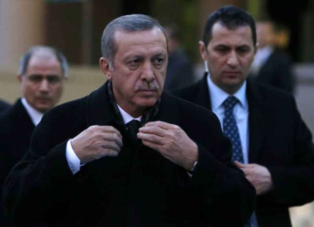 Νέες διαστάσεις παίρνει η υπό εξέλιξη υπόθεση διαφθοράς στη Τουρκία