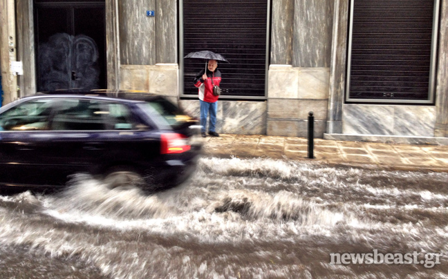 Η πρωτεύουσα πλημμυρίζει σε κάθε βροχή