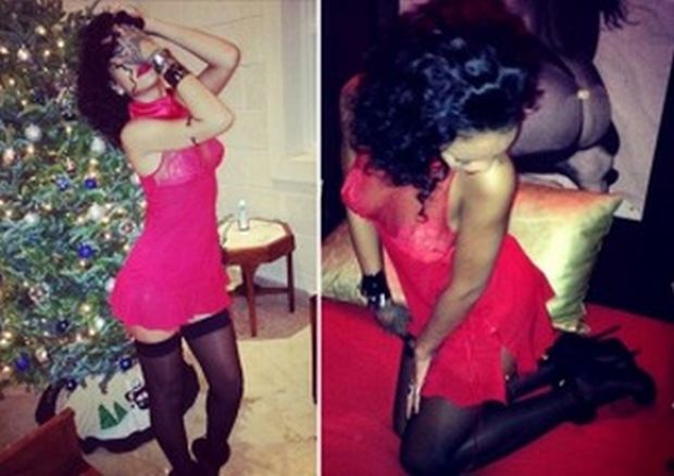 Η Rihanna με σέξι babydoll κάτω από το χριστουγεννιάτικο δέντρο