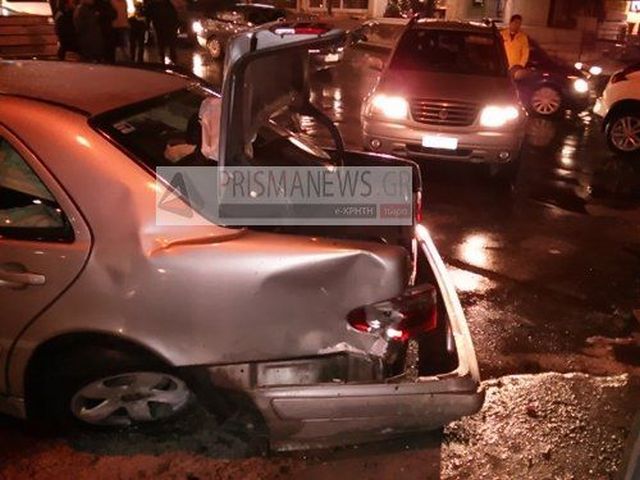Σφοδρή σύγκρουση αυτοκινήτων στο κέντρο του Ηρακλείου