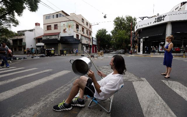 Χωρίς συμφωνία για το χρέος αδειάζει η κλεψύδρα της Αργεντινής