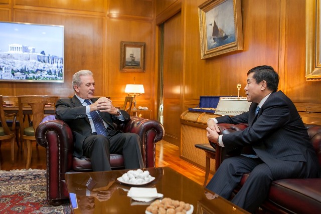Συνάντηση Αβραμόπουλου με τον πρέσβη της Κίνας