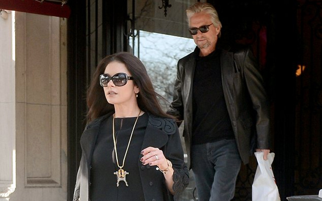 Ο φακός συνέλαβε τους «χωρισμένους» Michael Douglas και Catherine Zeta-Jones