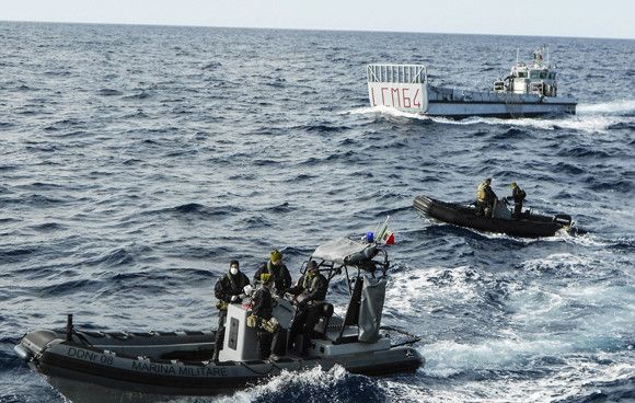 Πάνω από 1.000 μετανάστες διέσωσε το ιταλικό πολεμικό ναυτικό