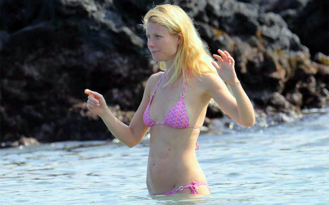 Η Gwyneth Paltrow χωρίς μακιγιάζ στην παραλία της Χαβάης