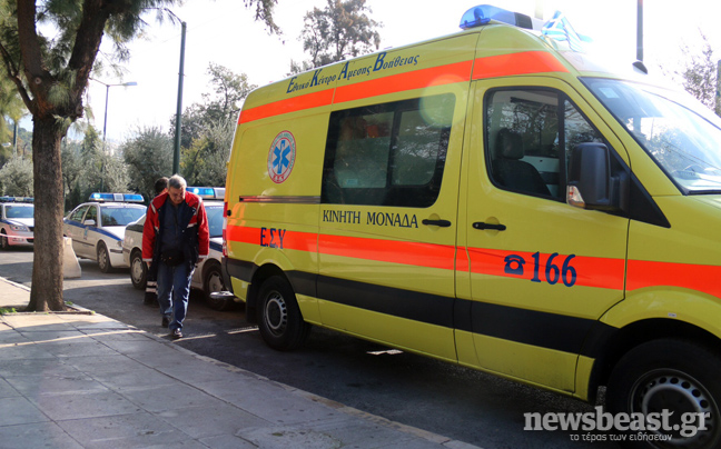 Ασθενοφόρο τράκαρε με περιπολικό έξω από το Ζάππειο