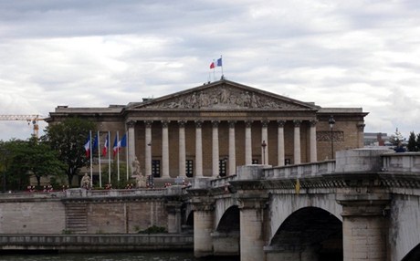 «Σε επικίνδυνο επίπεδο το δημόσιο χρέος στη Γαλλία»