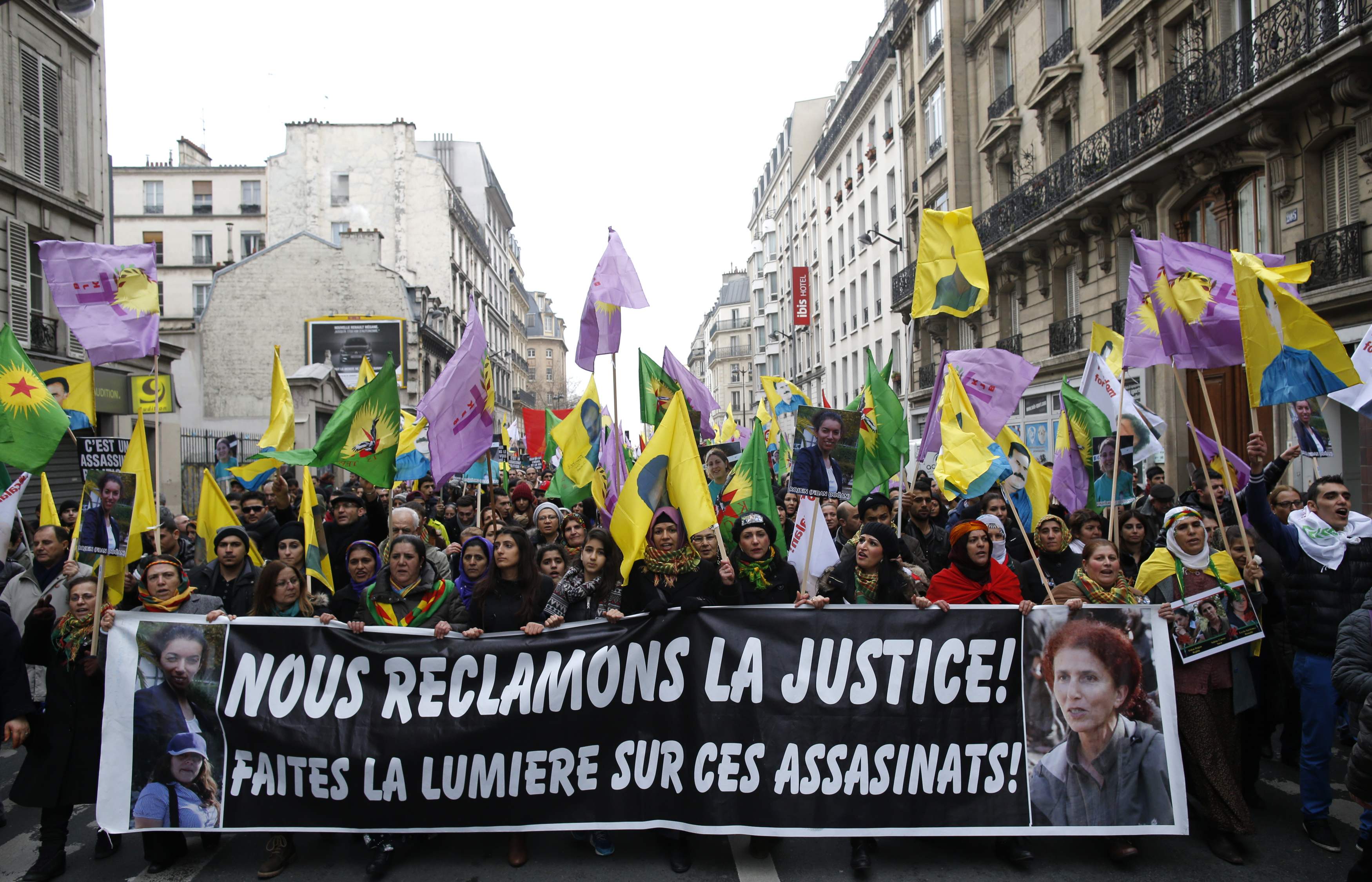 Χιλιάδες Κούρδοι διαδήλωσαν στο Παρίσι