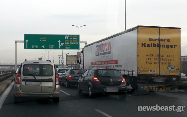 Ουρές χιλιομέτρων στην εθνική οδό Αθηνών-Λαμίας