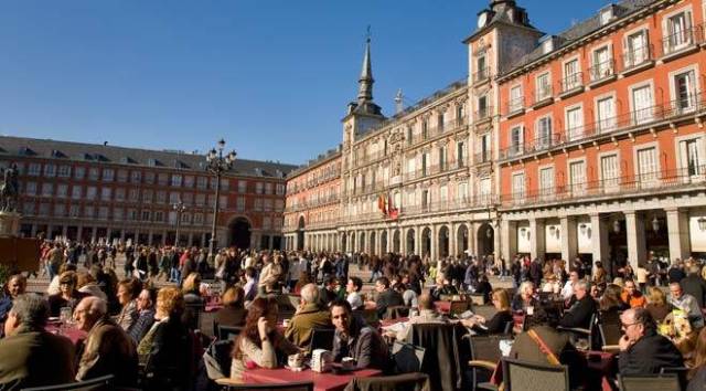 Έσπασε τα κοντέρ η Ισπανία στην υποδοχή τουριστών