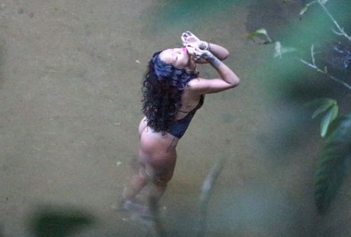Σέξι νεράιδα της λίμνης η Rihanna