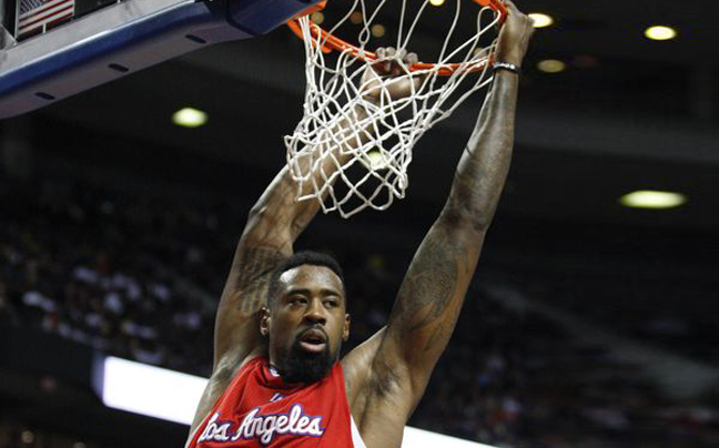 Ο DeAndre Jordan σε δύο εκπληκτικά καρφώματα