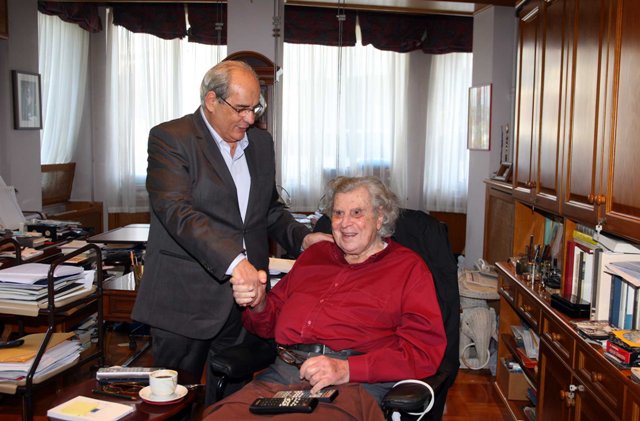Τον Μίκη Θεοδωράκη συνάντησε ο Μιχαλολιάκος