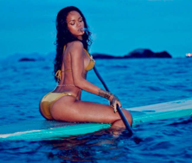 Κολάζουν οι φωτογραφίες της Rihanna