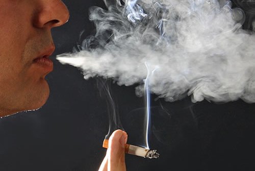 Συμβουλές «προς τους φίλους καπνιστές» και όσους δεν καπνίζουν