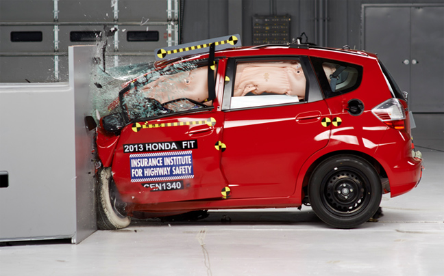 Μόνο ένα από 11 μικρά οχήματα πέρασε το crash test του IIHS