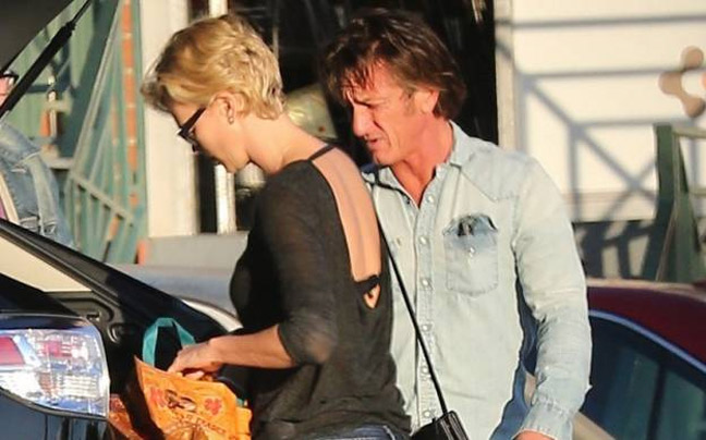 Ψωνίζουν και μαζί Sean Penn και Charlize Theron