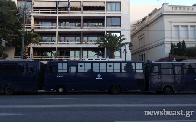 Διαμαρτυρία σχολικών φυλάκων στο υπουργείο Διοικητικής Μεταρρύθμισης